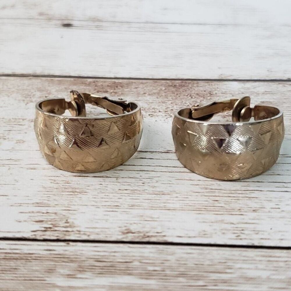 Vintage Clip On Earrings - Chunky Triangle Pattern Hoops Gold Tone